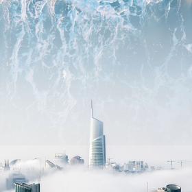 utopische beeld van moderne gebouwen in wolken die dreigen overspoeld te worden door reuzegolf