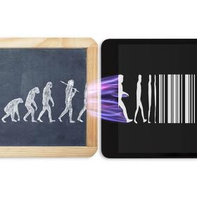 Krijtbord en ipad geven evolutie weer van mens naar barcode